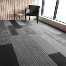 Suchen Sie nach Interface Teppichfliesen? Shuffle It Skinny Planks in der Farbe Shades of Grey ist eine ausgezeichnete Wahl. Sehen Sie sich diese und andere Teppichfliesen in unserem Webshop an.