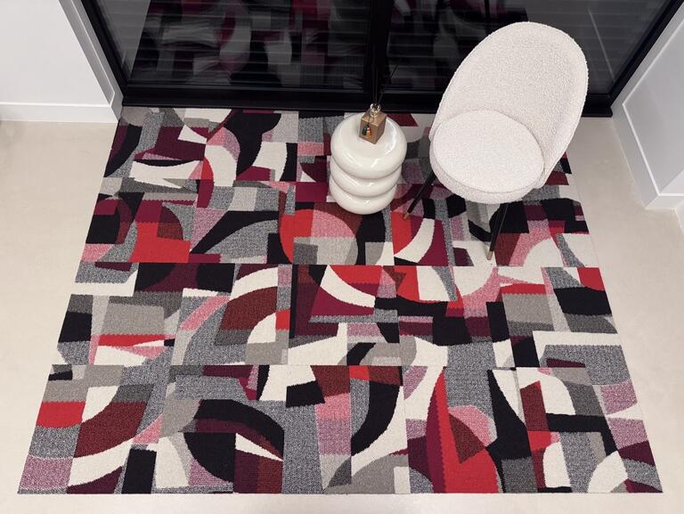 Interface Past Forward / Bouclé / 50 cm x 50 cm / Schwarz, Red, Grau, Beige
