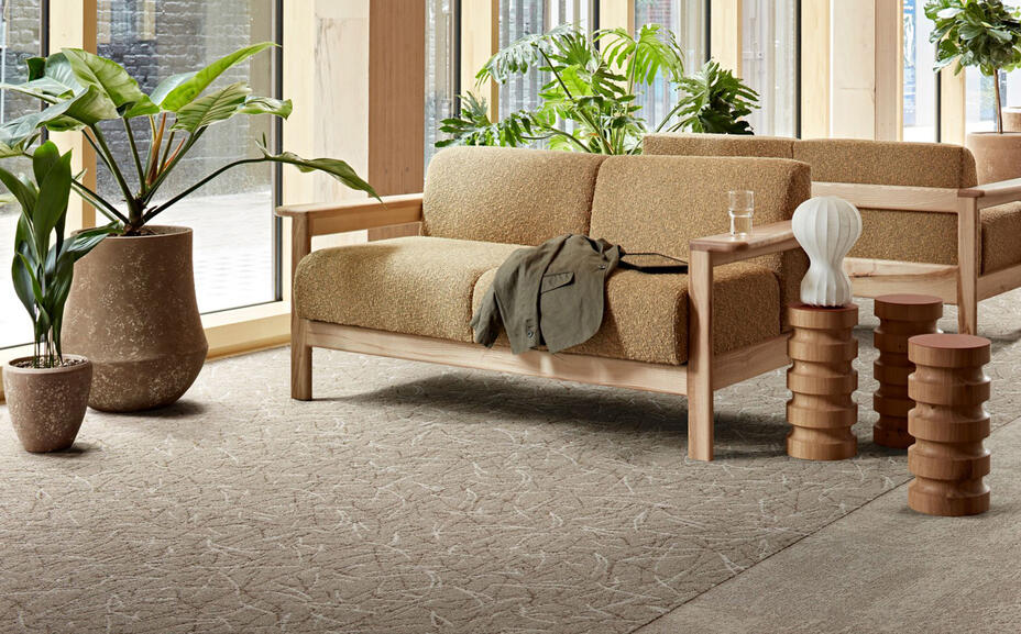 Braune Teppichfliesen / 