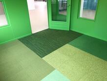 The green room mit Interface Teppichfliesen