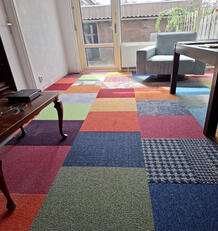 Mit den Shades of Color fühlt sich unser Kunde, als würde er in einem echten Kunstwerk leben, verlegt im eindrucksvollen Halbverband/Ashlar-Muster.