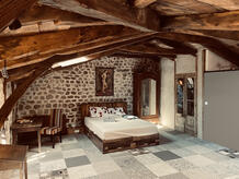 Gästezimmer in Frankreich, unser Kunde hat sich in diesem stimmungsvollen Gästezimmer für den Shuffle it Shades of Japandi Mix entschieden. Die sanften Töne und verspielten Muster schaffen Balance und Harmonie – perfekt passend zum natürlichen Charme dieses Interieurs.